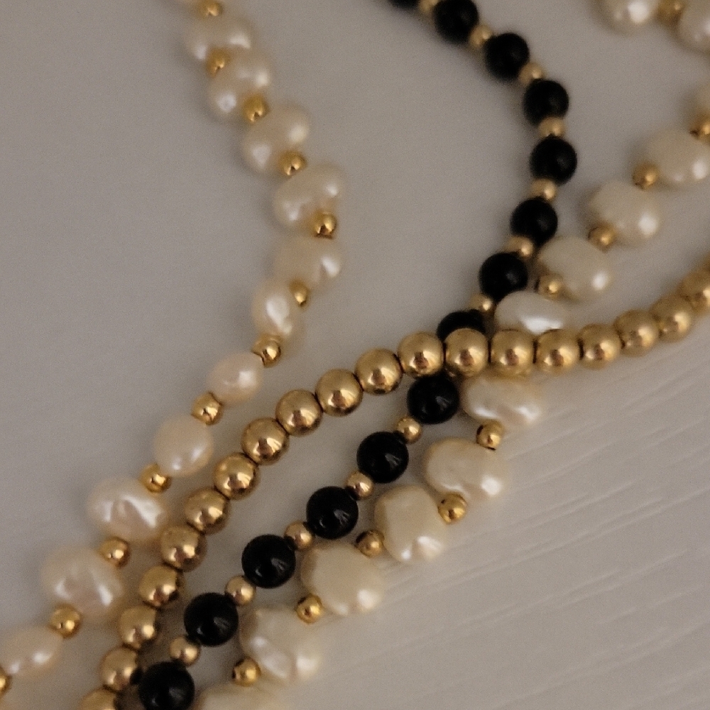 4 strands Gold metal Black onyx type and natural water pearls Beaded Necklace - Picture 2 of 5